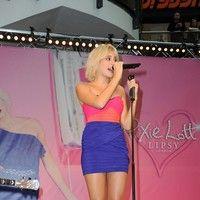 Pixie Lott performs after unveils her Autumn/Winter range | Picture 87732